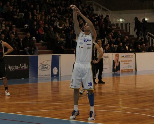 ale sorrentino in lunetta