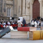 Silvia Avallone in piazza Pola a Ibla