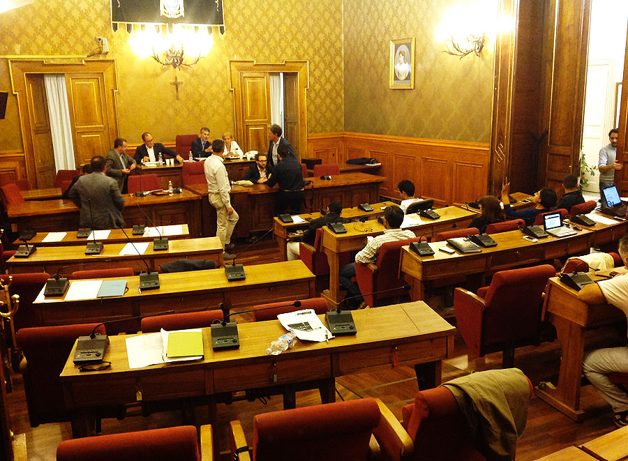 aula_consiglio_vuota