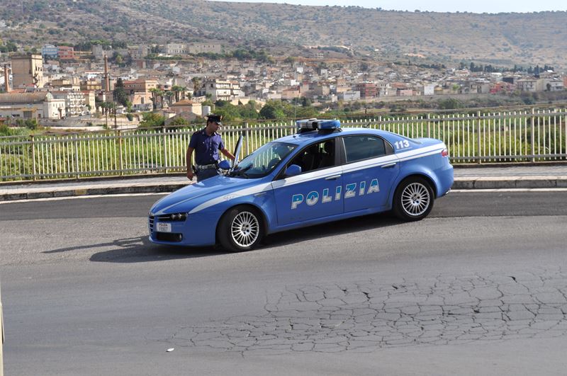 pattuglia polizia