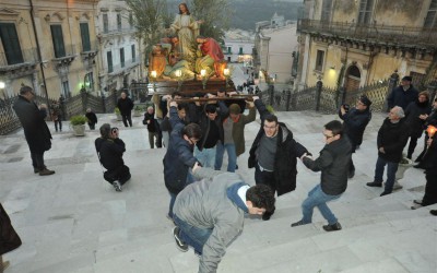 Settimana Santa 2015 Gesù nell'orto degli ulivi l'entrata al Duomo