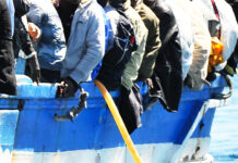 Si è ribaltato un peschereccio carico di migranti, nel Canale di Sicilia: si temono 700 morti