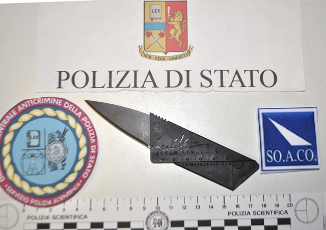 carta_coltello_sequestro_aeroporto_comiso