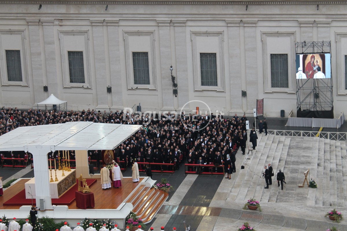 Il papa apre il giubileo