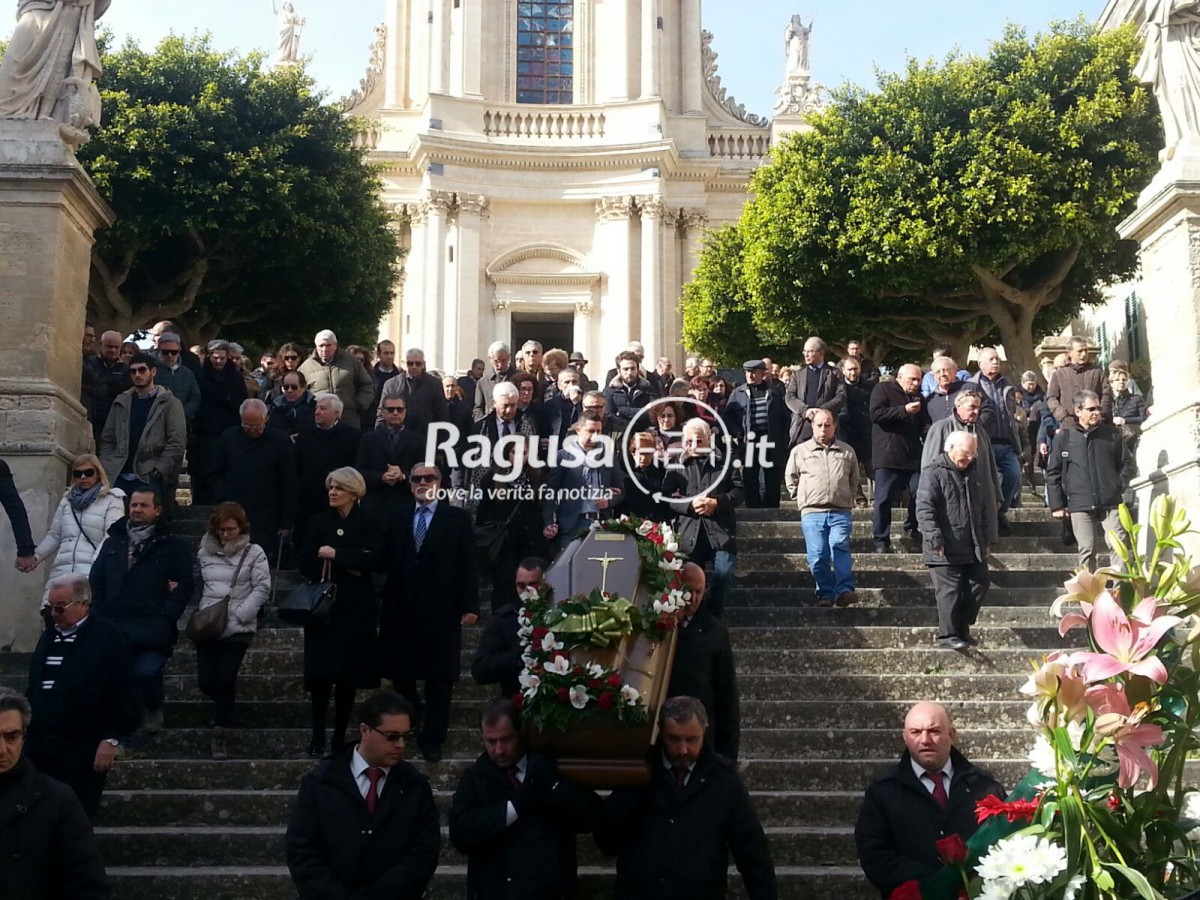 L'ultimo saluto a don Michilinu