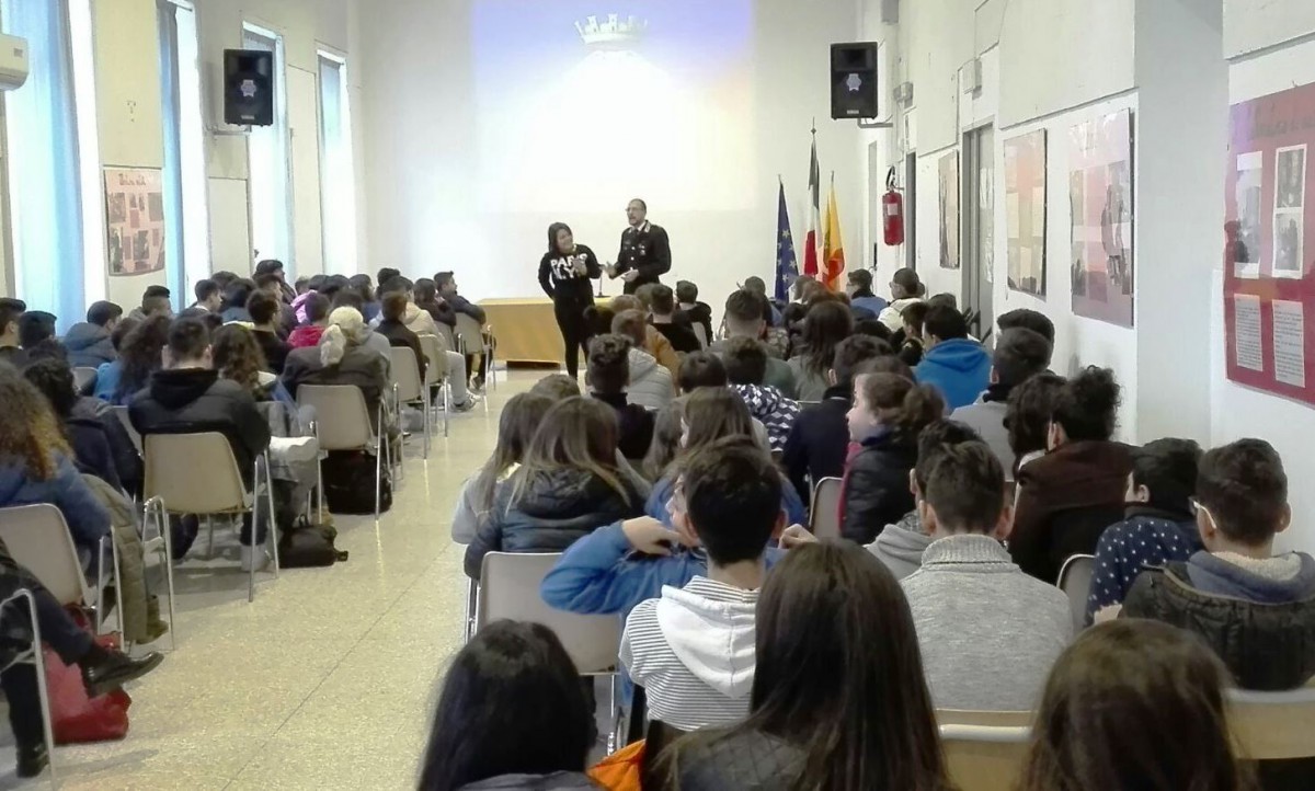 Ragusah24-Carabinieri Scuola Comiso