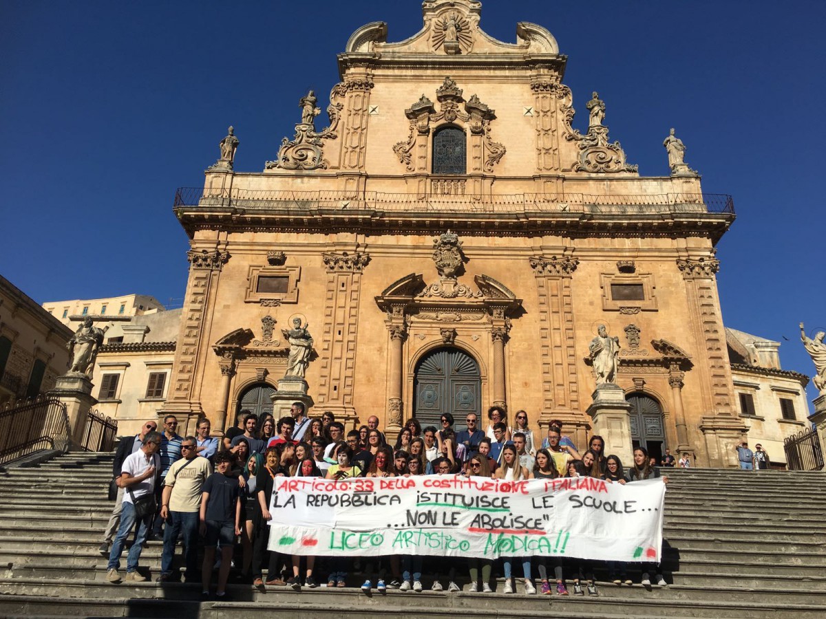 Ragusah24 - flashmob liceo artistico - modica