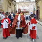 San Giorgio 2017 il parroco del Duomo in processione