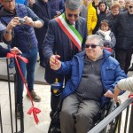 L’inaugurazione della scivola per disabili