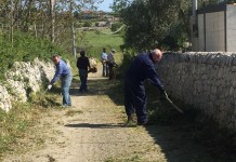 Chi fa da sé… A Borgo Cimillà i residenti ripuliscono le strade