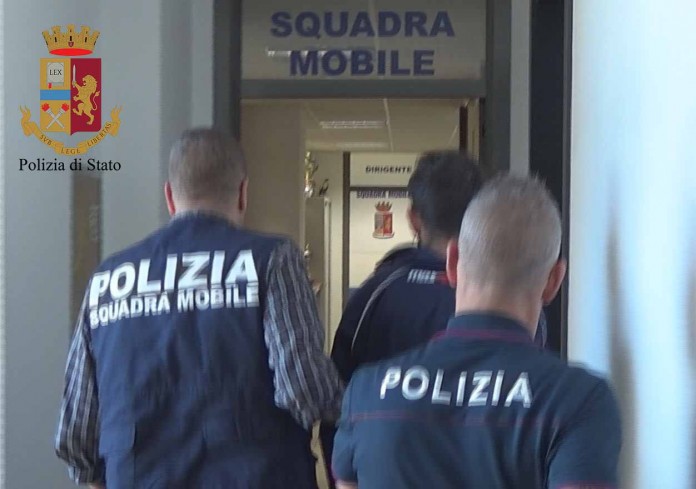 cattura squadra mobile atti sessuali