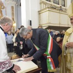 Immacolata 2018 il sindaco Cassì firma il registro