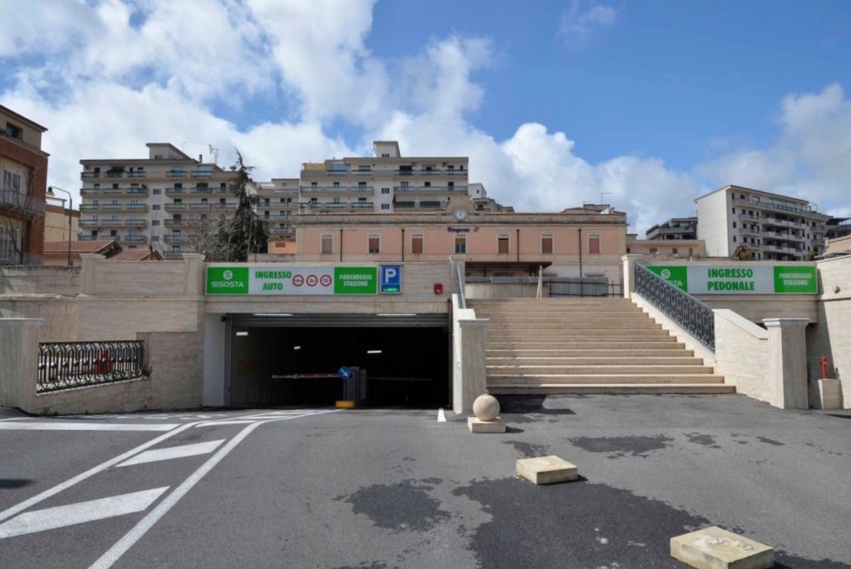 Parcheggio di piazza Stazione, 2 euro per tutto il giorno Parcheggio di piazza Stazione, 2 euro per tutto il giorno