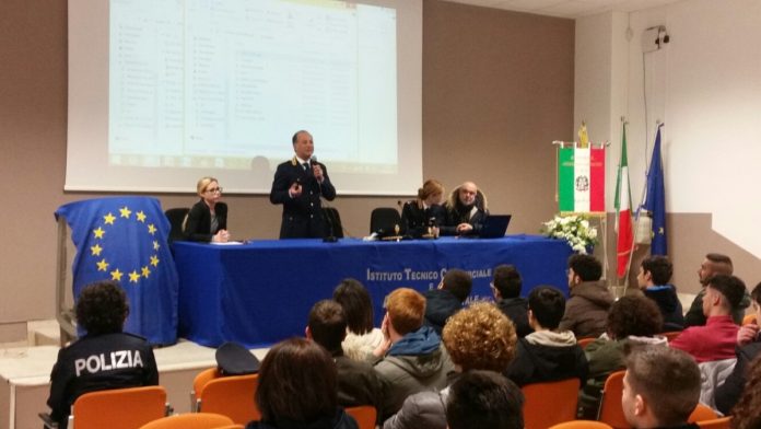 foto polizia alunni besta