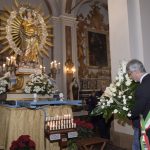 L’omaggio floreale del sindaco al simulacro dell’Immacolata 2019