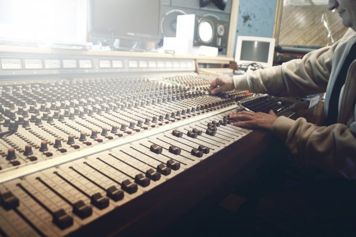sound-studio-407216_1920