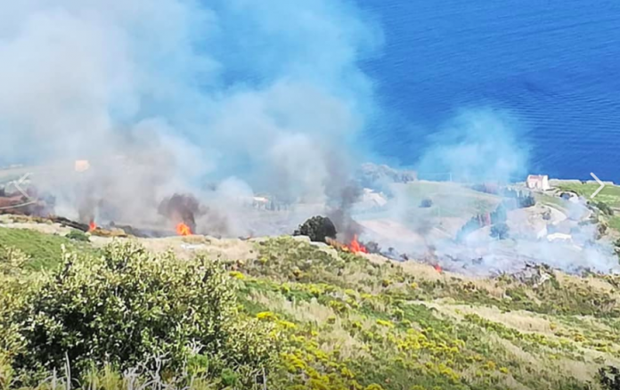 incendio isola vulcano