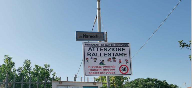 Una Scritta Che Fa Rallentare Il Traffico