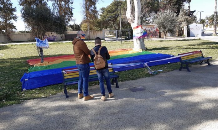 panchine rainbow marina di rg