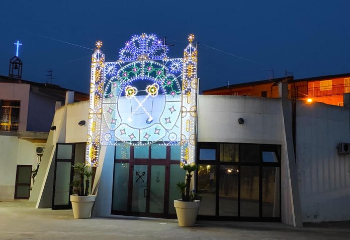Le luminarie nella parrocchia di via Lazio