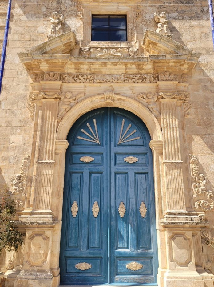 Il santuario di Gulfi il portone principale