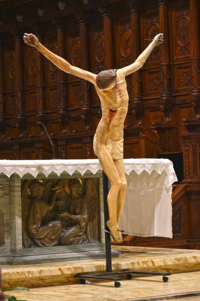 Il Crocifisso ritrovato in Cattedrale (1)