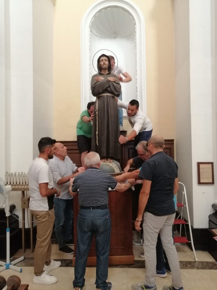 Il momento della traslazione del simulacro