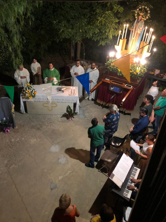 La celebrazione eucaristica con don Giovanni Piccione (1)