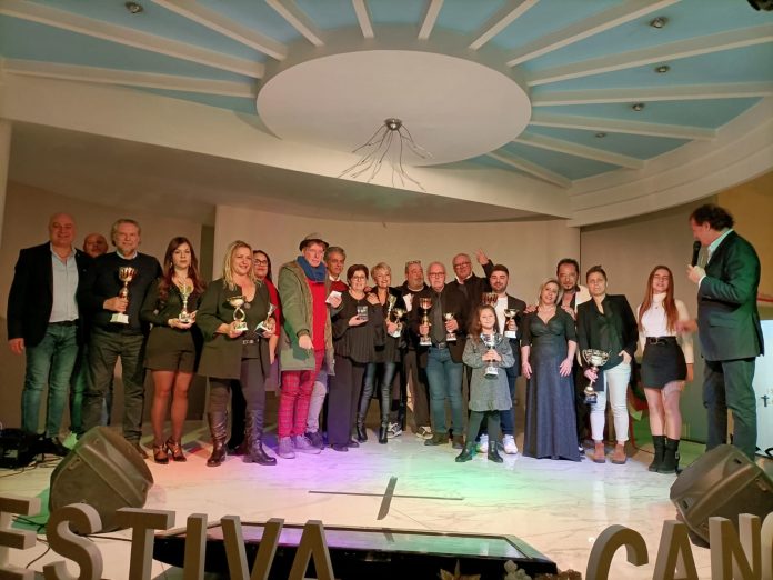 la preniazine finale di Fuoriclasse talent - sul palco i vincitori e la giuria