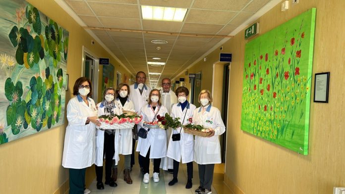 I petali delle rose all'hospice 2023