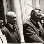 23 maggio 1950 Il Ministro dei LL.PP.On.le S. Aldisio saluta il popolo di Scicli dal balcone centrale del Municipio- al suo fianco semicoperto Ignazio Occhipinti