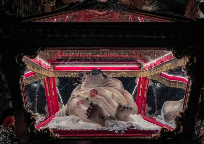 Il cristo morto Settimana Santa a Ragusa