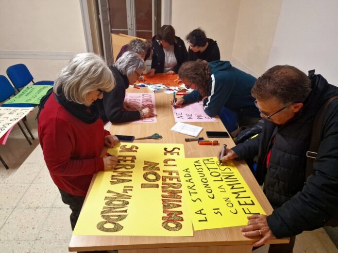 preparazione cartelloni manifestazione