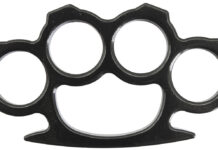 Guidava senza patente e con un tirapugni, finisce ai domiciliari