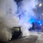 incendio auto bosco rotondo