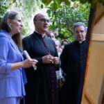 Vescovo visita collettiva d’arte