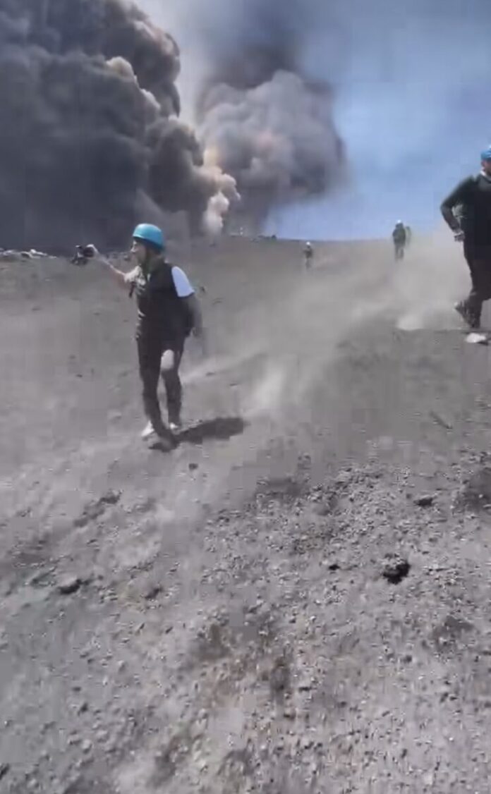 etna turisti in fuga