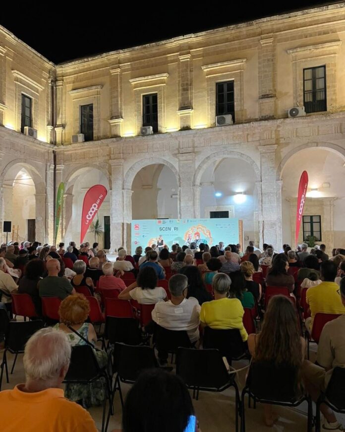 Atrio palazzo San Domenico con Jeffery Deaver