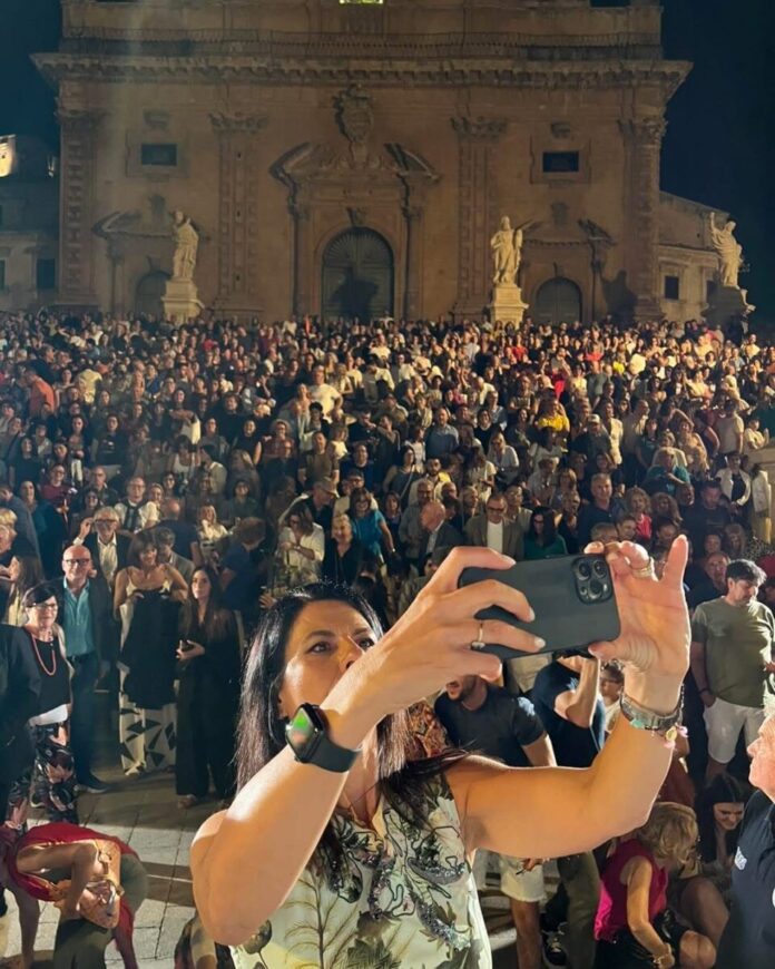 Geppi Cucciari Selfie
