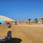 spiagge pietre nere pozzallo con ruspe 2