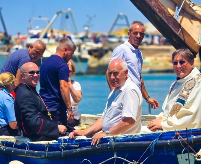 vescovo sulla barca, san francesco