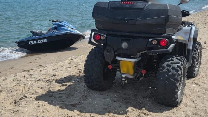 PARCHEGGIA IL QUAD IN SPIAGGIA PER FARE UN BAGNO A MARE, 56ENNE SANZIONATO PER 2.000 EURO