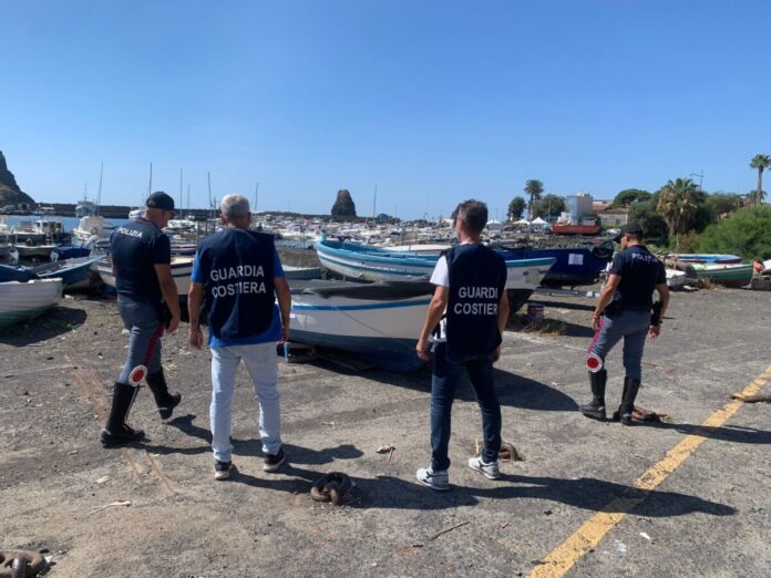 AD ACITREZZA LA POLIZIA DI STATO E LA CAPITANERIA DI PORTO DI CATANIA 1