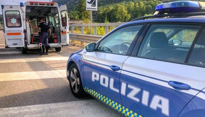 Polizia Stradale Caltanissetta e ambulanza