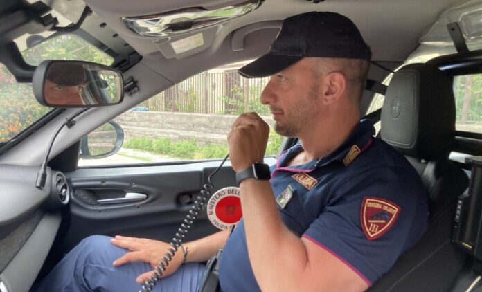 Polizia, interno volante
