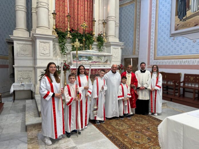 La parte finale della celebrazione dinanzi al corpo di Sant'Ilaria