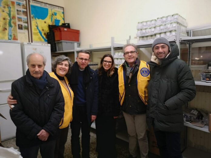 La consegna al parroco della cattedrale