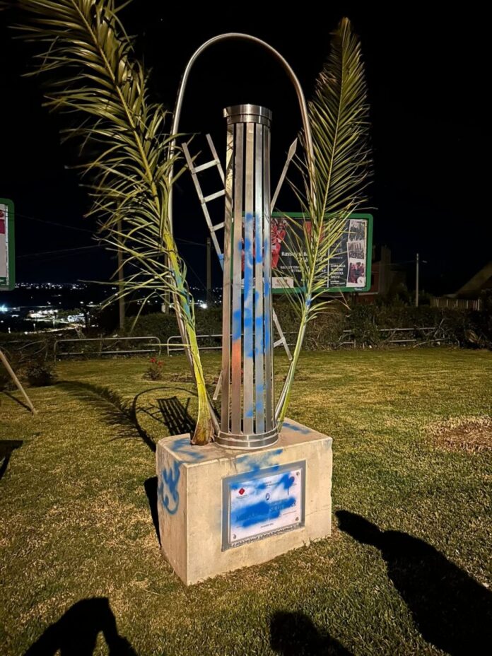 Colonna Cavai imbrattata, Ispica