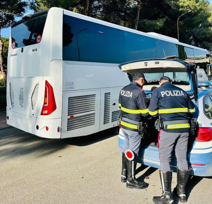 Polizia Stradale, Bus