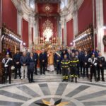 La foto del vescovo con le autorità 2026